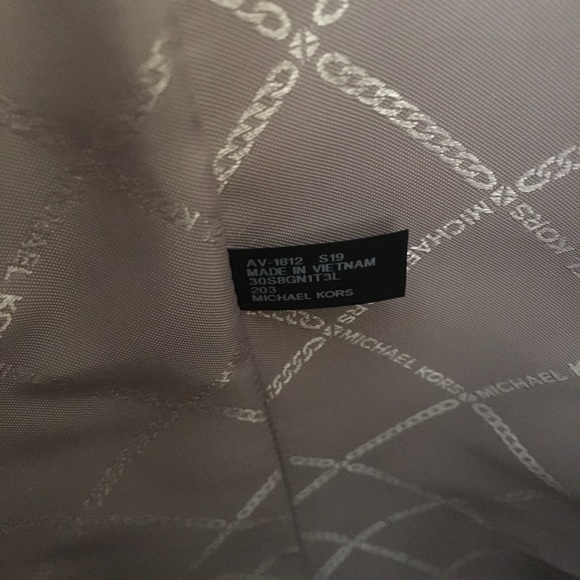 Michael Kors Large Zipper Whitney tote - Picture 6 of 8